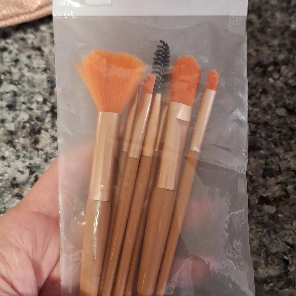 BUYERS GIVAWAY!  Pink Metallic Bag, Brush Set, Lip Gloss &  Elf Bronzer! - Picture 6 of 8